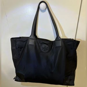 black tory burch tote bag😍 such a nice bag and good steal